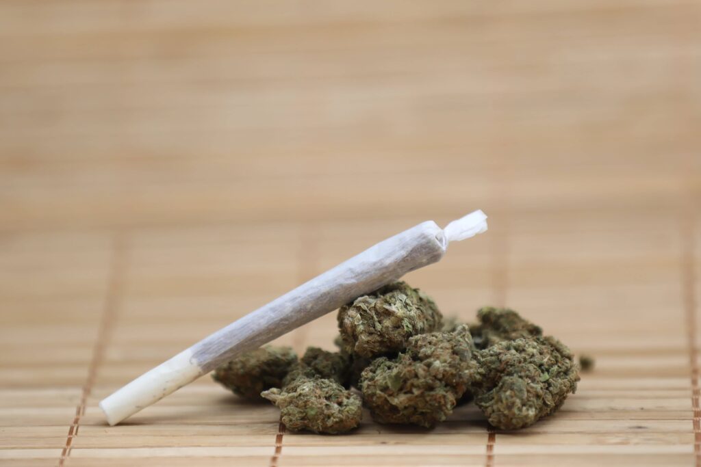 Joint balanced on cannabis flowers